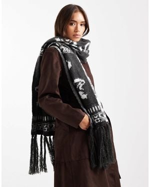 Daisy Street Intarsia Scarf With Tassels - Black