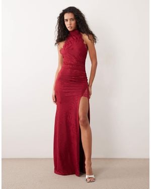 ASOS Maxikleid aus satin mit blumenjacquard, hochgeschlossen, mit spitzendetail und hohem beinschlitz - Rot