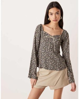 Nobody's Child Winslet Sweetheart Neck Scalloped Collar And Bow Detail Top - Natural