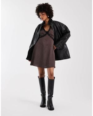 New Look Satijnen Mini Jurk Met Kanten Rand - Zwart