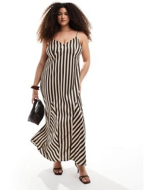 Renee Studio Renée studio plus - robe longue en satin à godets avec bretelles et col v à rayures - - exclusivité - Blanc