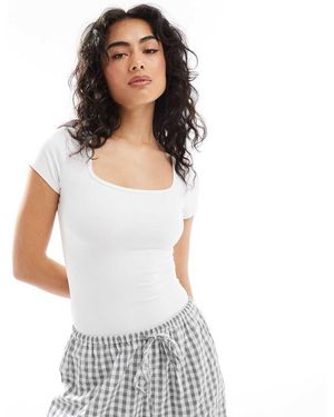 Camisetas y tops de manga corta Hollister de mujer Rebajas en linea hasta el 64 de descuento Lyst