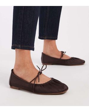 SEQWL Wide Fit Seqwl Iris Wide Fit Tie Detail Ruched Ballet Flats - Black