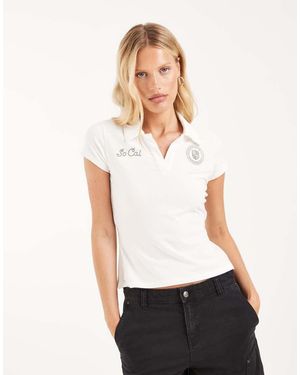 Hollister Polo De Manga Corta Con Gráfico En El Pecho - Blanco