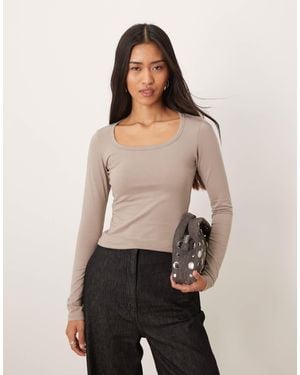 Motel Janana Long Sleeve Scoop Top - Natural