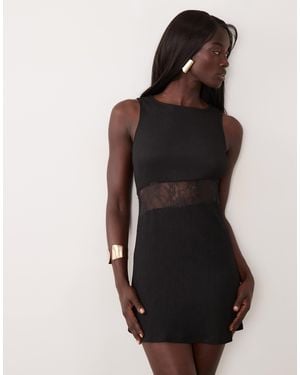 ONLY Minikleid mit u-boot-ausschnitt und spitzeneinsatz - Schwarz