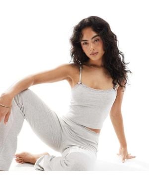 The Frolic Top De Pijama De Tirantes De Punto Liso Con Ribete De Encaje Exclusivo De (Parte De Un Conjunto) - Blanco
