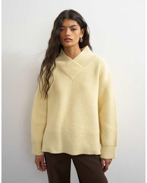 TOPSHOP Jersey De Punto Premium De Lana Pura De Cordero Con Cuello De Pico Alto En - Neutro