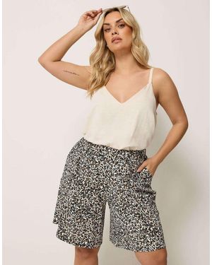Yours Clothing Leopard Textured Shorts - Grey