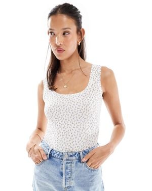Miss Selfridge Body avec encolure dégagée large à petites fleurs - Blanc