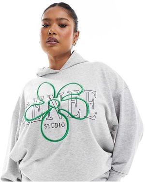 Renee Studio Sudadera Gris Extragrande Con Capucha, Logo Y Flor Bordada Exclusiva De Plus (Parte De Un Conjunto)