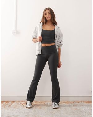 Weekday – mix and match – nahtlose, ausgestellte yoga-leggings - Natur