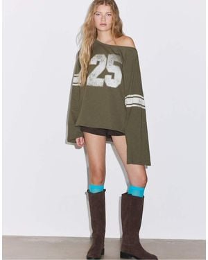 Stradivarius T-Shirt A Maniche Lunghe Con Scollo A Barchetta E Stampa Posizionata - Verde