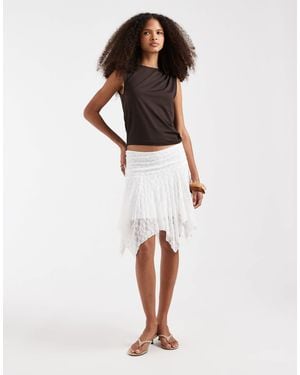 Pieces Asymmetric Hem Flippy Lace Mini Skirt - White