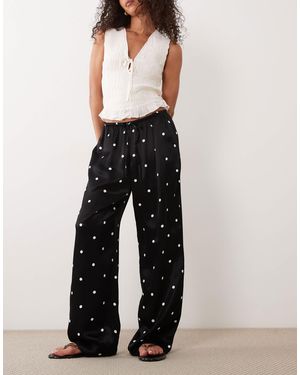 ASOS Pantalon large à enfiler en satin à pois - Multicolore