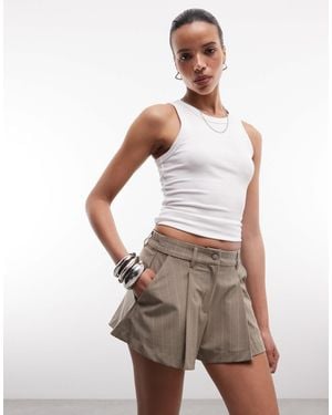 Monki Pleated Tailored Shorts - White