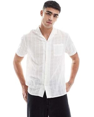 Another Influence Camisa Blanco Hueso De Manga Corta Con Cuello De Solapas De Tejido Texturizado De