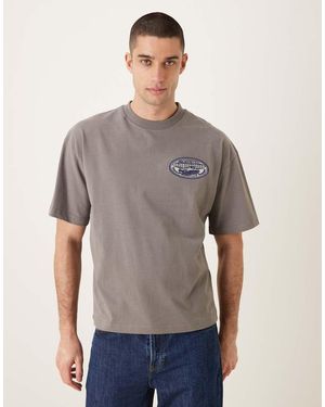 Prohibited Camiseta Gris Con Estampado Gráfico "Racecore" De