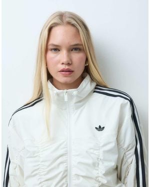 adidas Originals Chaqueta De Chándal Fruncida En Blanco Roto