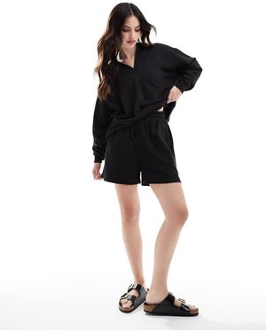 HERA Luxe Sweatshort - Black