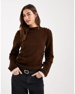 ASOS – doppellagiger, taillierter pullover - Braun