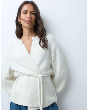 Vero Moda Strickjacke mit bindegürtel aus flauschigem strick - Weiß