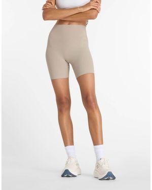 New Balance Geribbelde 6" Short Met Hoge Taille - Naturel