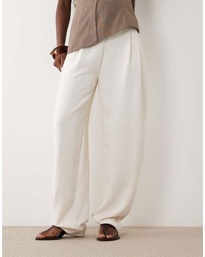 ASOS Getailleerde Tuxedobroek Met Overslag - Naturel