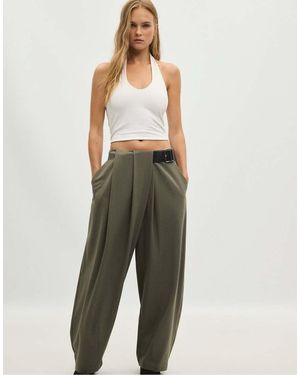 Stradivarius Pantalon Met Coupenaden En Riem - Groen