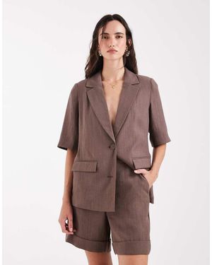 Pieces Blazer Sartoriale A Maniche Corte Effetto Lino Cioccolato - Marrone