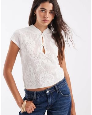 ASOS Gestricktes oberteil mit stehkragen, kurzen ärmeln und blumenmuster - Weiß