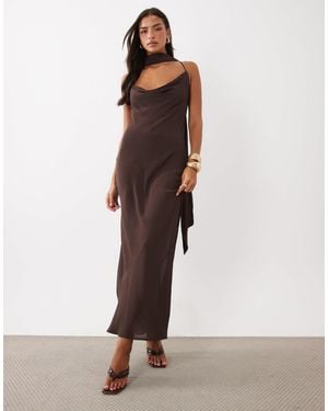 AFRM Cheryl robe longue en crêpe à col bénitier avec détail écharpe et dos croisé, chocolat - Marron