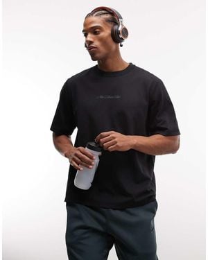 Nike Athletic Club Script Logo Perforated T-shirt - Black