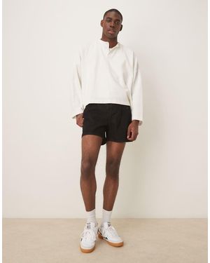 ASOS Korte Smalle Denim Shorts Met Plooien - Naturel