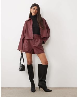ASOS Short court aspect cuir tressé bordeaux - Rouge
