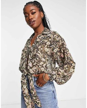 New Look Blusa Con Stampa Cachemire Allacciata Sul Davanti - Multicolore