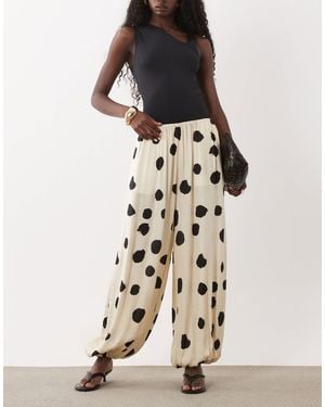 ASOS Pantalon à ourlet et poignets ballon à pois - Neutre