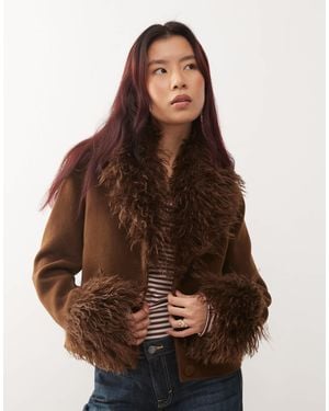 Monki – jacke aus wildlederimitat und kunstpelz - Braun