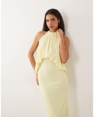 TFNC London Robe longue près du corps à col montant et dos nu - citron - Neutre