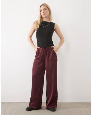 Vero Moda High-waist-hose mit lockerem schnitt aus satin - Lila