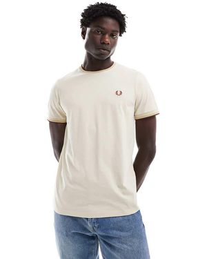 Fred Perry T-Shirt Met Dubbele Gekleurde Streepjes - Wit