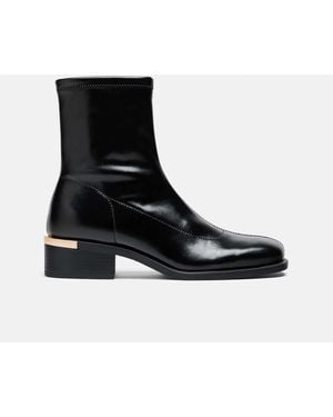 Stradivarius Flache ankle-boots mit metall-detail - Schwarz