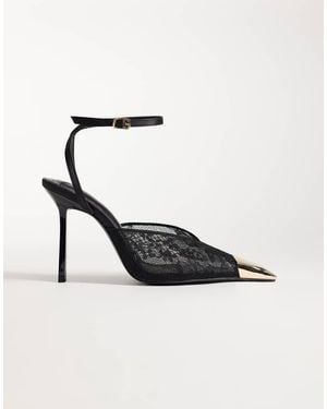 Public Desire Zapatos De Salón Con Tacón Edie Con Puntera Dorada En Encaje - Blanco