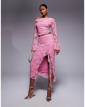 Love Triangle Asymmetrische Midi Rok Van Co-Ord Set Van Kant Met Ruche - Roze