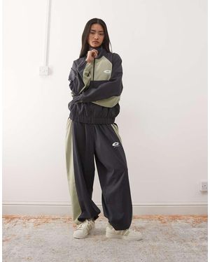 Collusion Joggers Deportivos Negros Y Caquis De Nailon De (Parte De Un Conjunto) - Multicolor