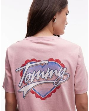Tommy Hilfiger T-shirt avec imprimé cœur au dos - délavé - Rose