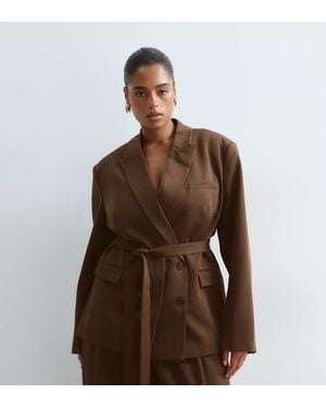 ARRANGE Curve Belted Cinched Waist Blazer With Removable Lapel Co-Ord - Brown