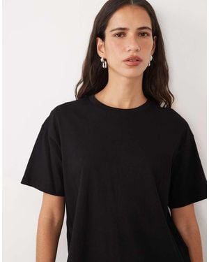 JJ Rebel Short Sleeved Loose Fit T-Shirt - Black