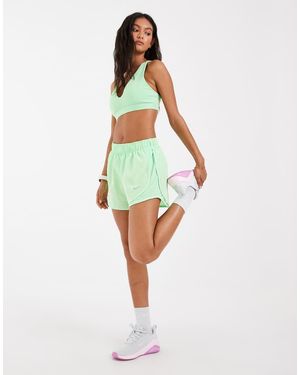 Nike Pantalón Corto Tempo Dri-Fit De Talle Medio Y 3 Pulgadas En Verde - Blanco
