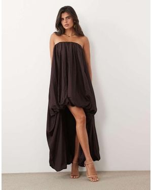 ASOS Volumineuze Bubble Bandeau Maxi-Jurk Met Asymmetrische Zoom - Bruin